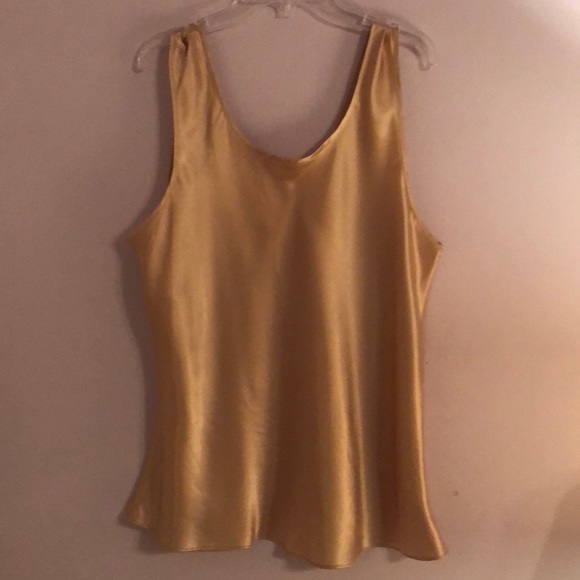 Satin sleeveless scoop neck camisole

SOLD - Picture 3 of 4